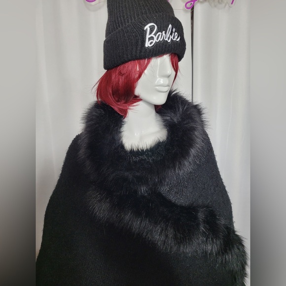 Knitted Pullover Women’s poncho - Picture 4 of 6